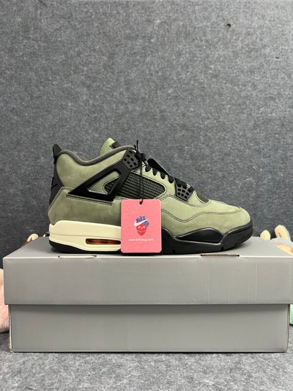 UNDEFEATED x Air Jordan 4