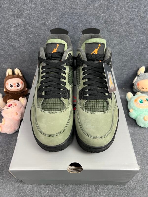 UNDEFEATED x Air Jordan 4