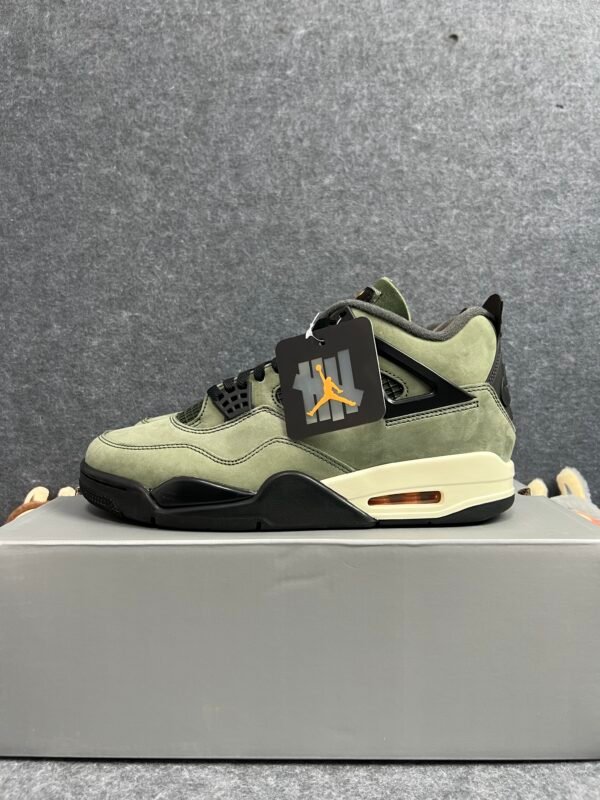 UNDEFEATED x Air Jordan 4
