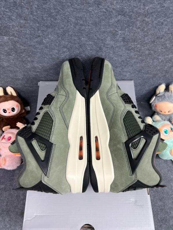 UNDEFEATED x Air Jordan 4