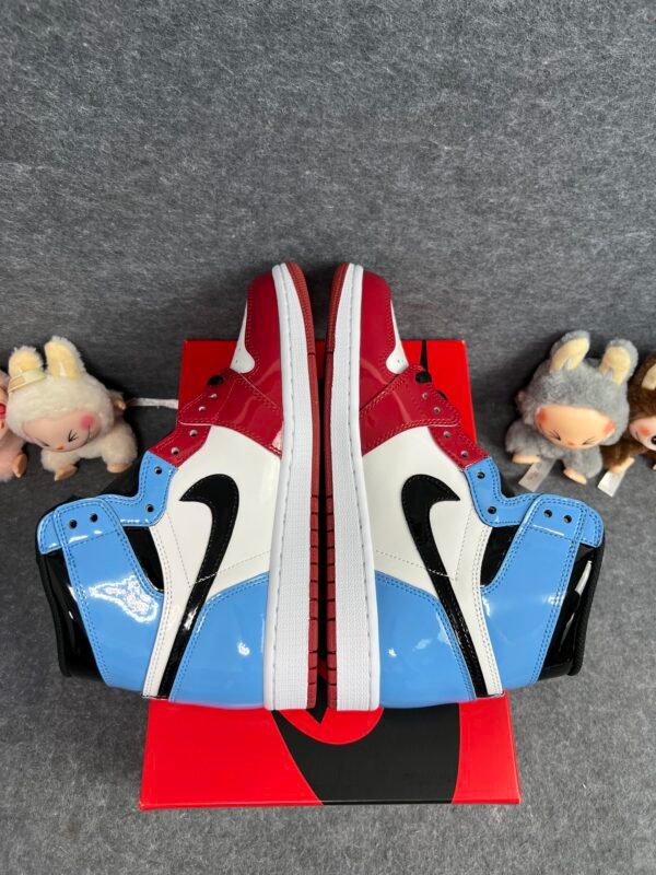Jordan 1 Retro High Fearless UNC Chicago