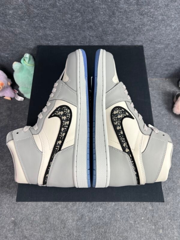 Jordan 1 Retro High Dior