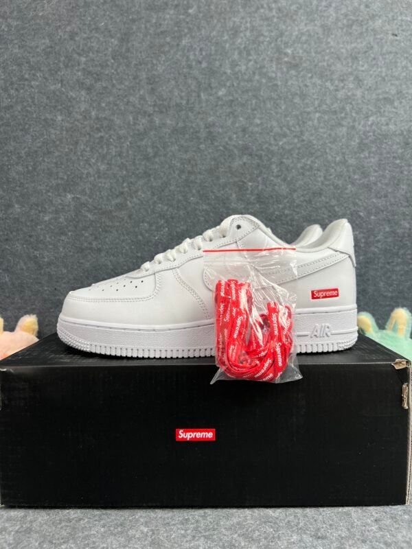 Nike Air Force 1 Low Supreme White