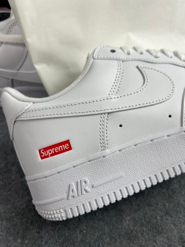 Nike Air Force 1 Low Supreme White