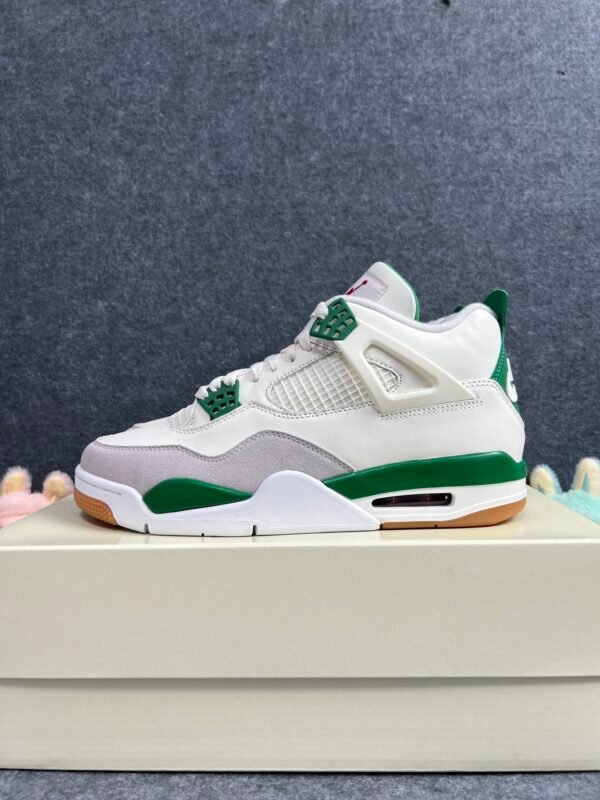 Jordan 4 Retro SB Pine Green