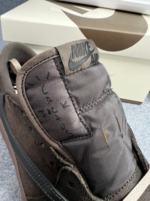 Jordan 1 Retro Low OG SP Travis Scott Velvet Brown