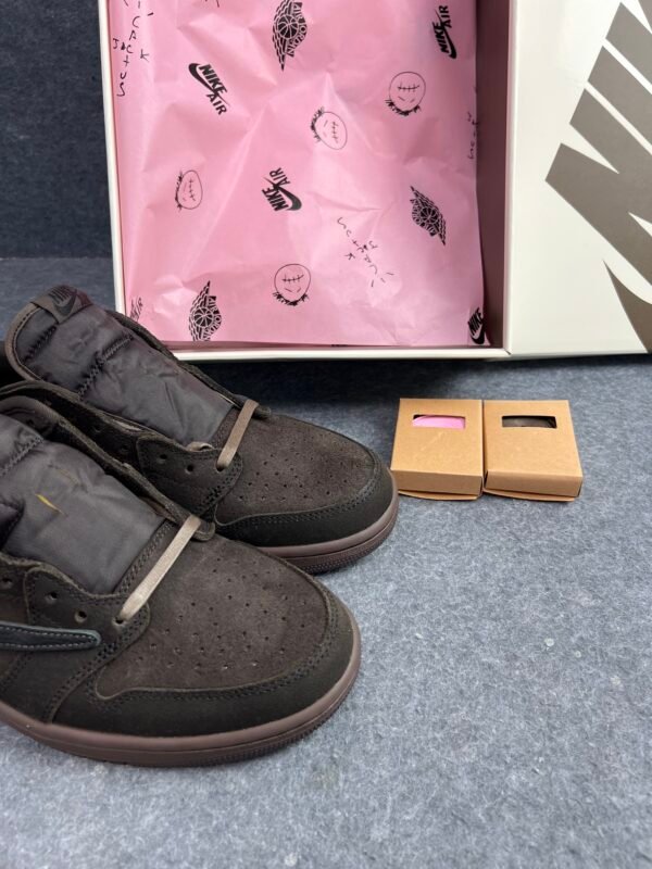 Jordan 1 Retro Low OG SP Travis Scott Velvet Brown