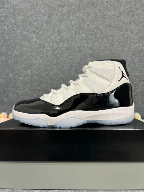 Jordan 11 Retro Concord (2018)