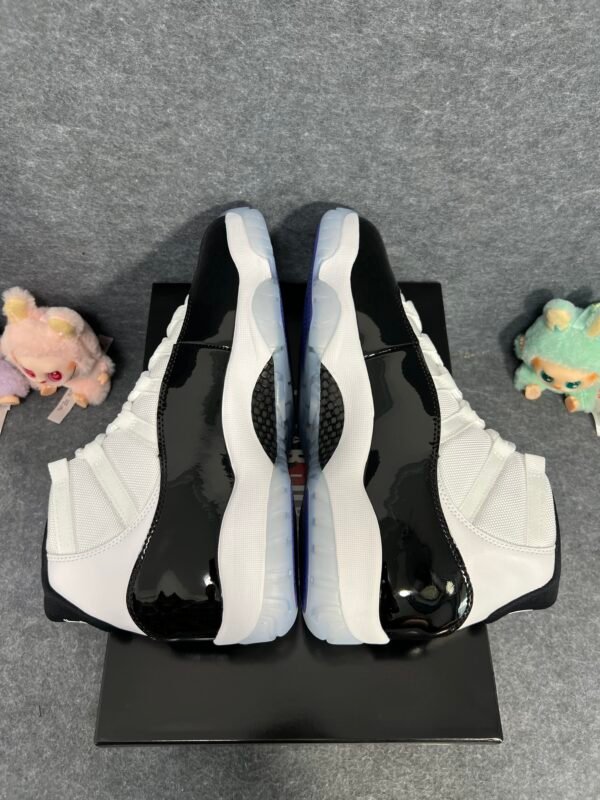 Jordan 11 Retro Concord (2018)