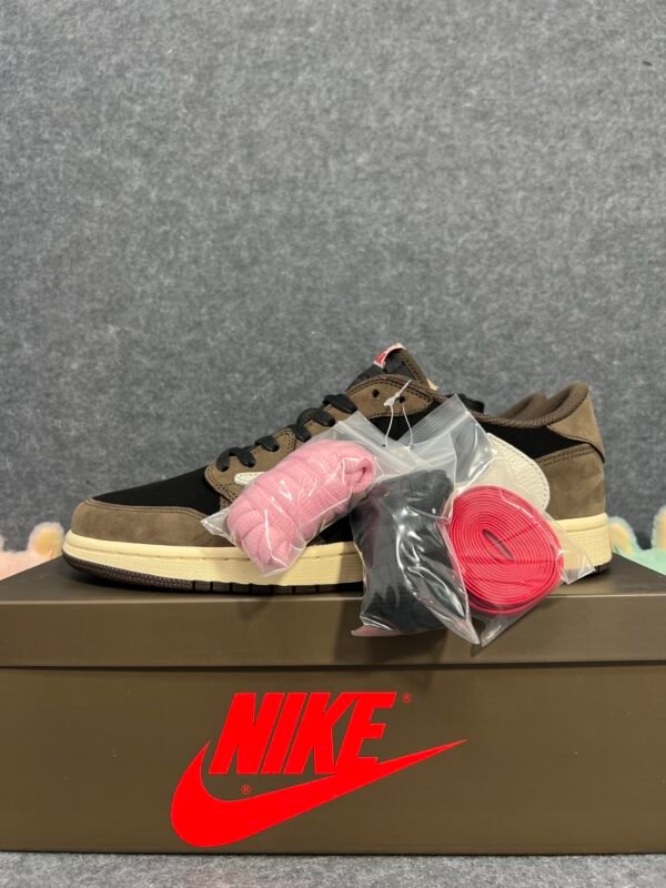 Jordan 1 Retro Low OG SP Travis Scott Mocha