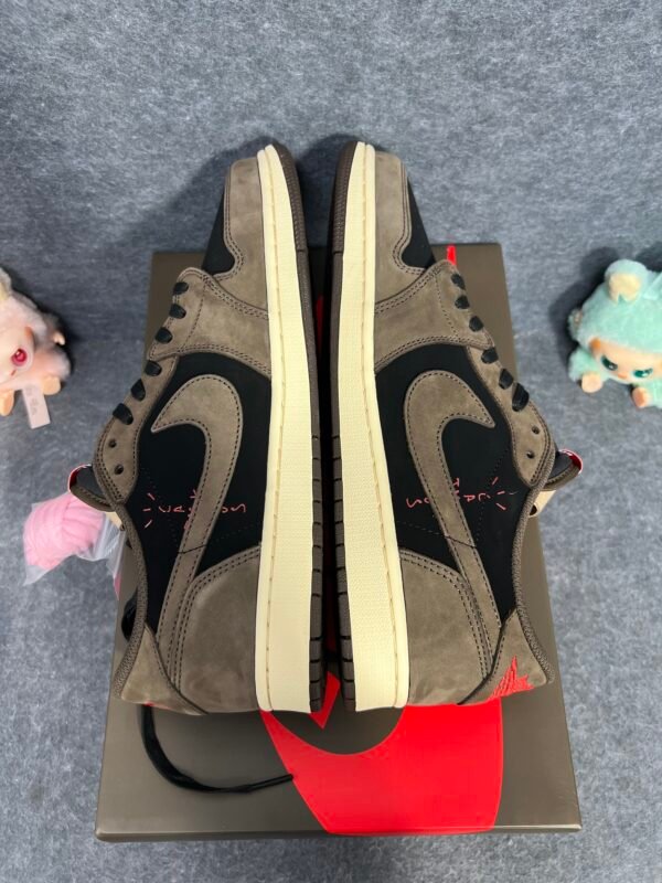 Jordan 1 Retro Low OG SP Travis Scott Mocha