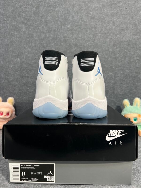 Jordan 11 Retro Legend Blue (2024)