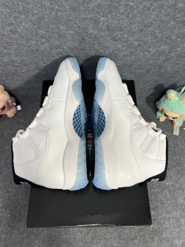 Jordan 11 Retro Legend Blue (2024)