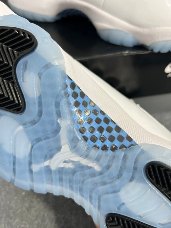Jordan 11 Retro Legend Blue (2024)