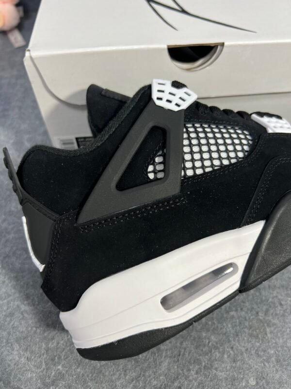 Jordan 4 Retro White Thunder