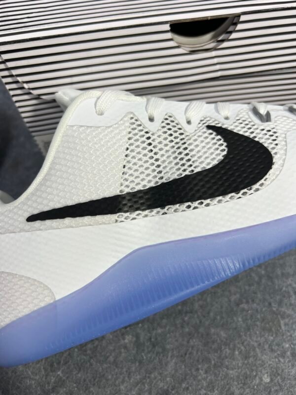 Nike Kobe 11 EM Low Fundamental