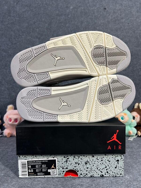 Jordan 4 Retro Frozen Moments