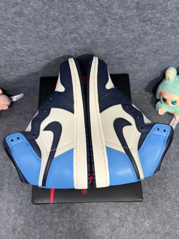 Jordan 1 Retro High Obsidian