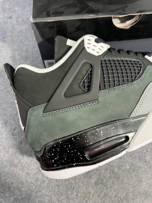 Jordan 4 Retro Fear