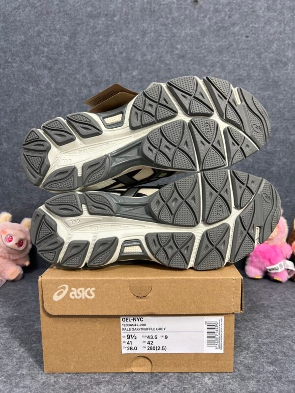 ASICS Gel-NYC 2055 Pale Oak Truffle Grey