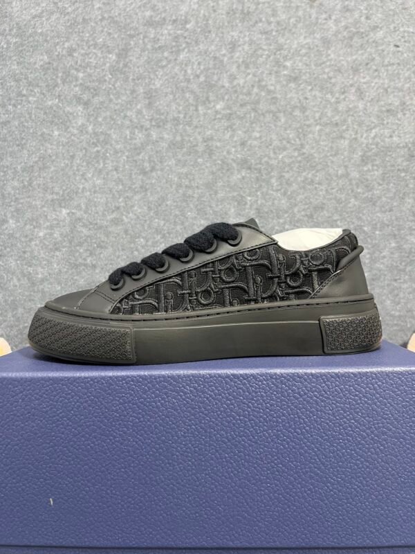 Dior B33 Sneaker Black Smooth Calfskin Oblique Raised Embroidery