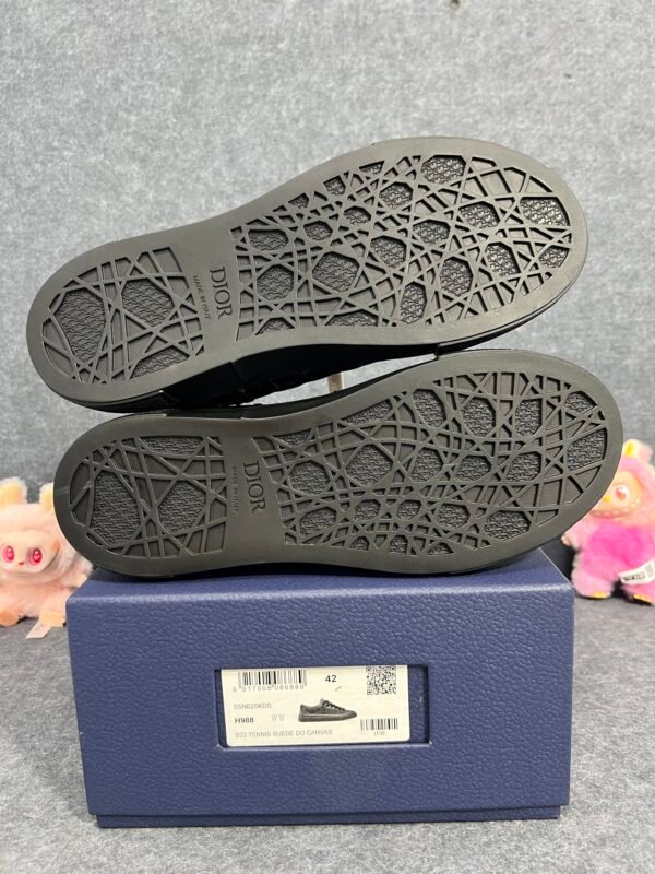 Dior B33 Sneaker Black Smooth Calfskin Oblique Raised Embroidery