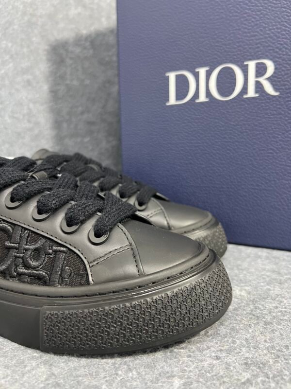 Dior B33 Sneaker Black Smooth Calfskin Oblique Raised Embroidery
