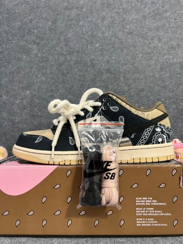 Nike SB Dunk Low Travis Scott