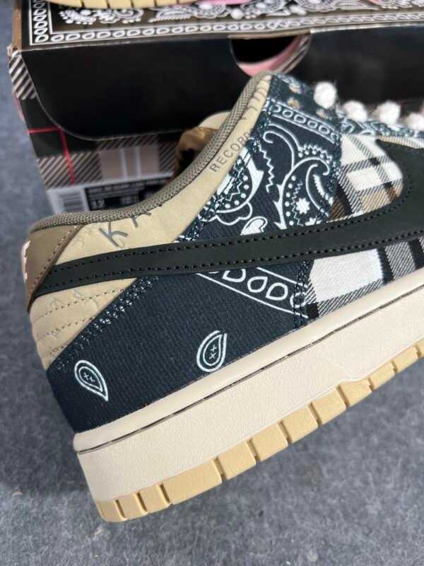 Nike SB Dunk Low Travis Scott