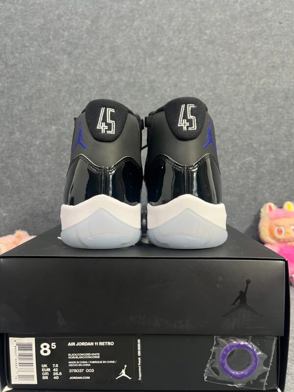 Jordan 11 Retro Space Jam (2016)