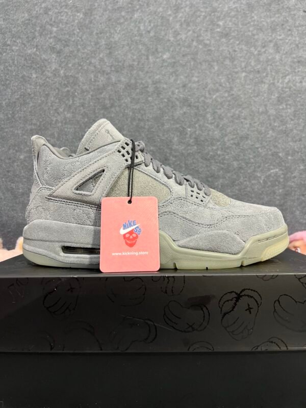 Jordan 4 Retro Kaws