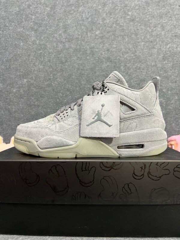Jordan 4 Retro Kaws