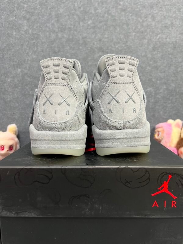 Jordan 4 Retro Kaws