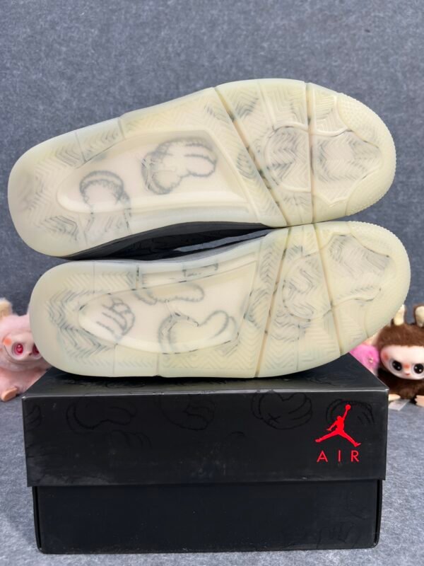 Jordan 4 Retro Kaws