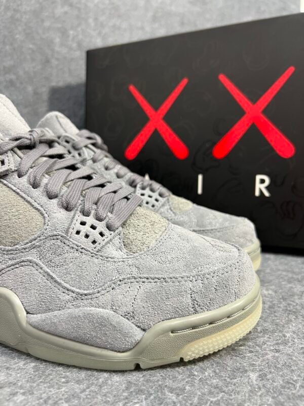 Jordan 4 Retro Kaws