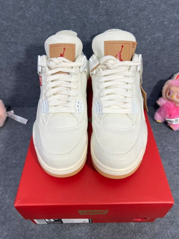Jordan 4 Retro Levi’s White (Levi’s Tag)