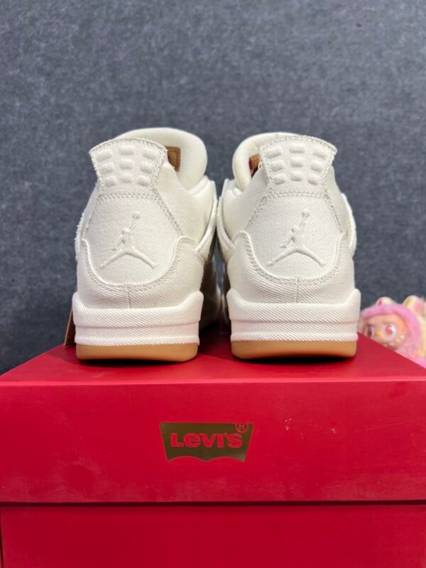 Jordan 4 Retro Levi’s White (Levi’s Tag)