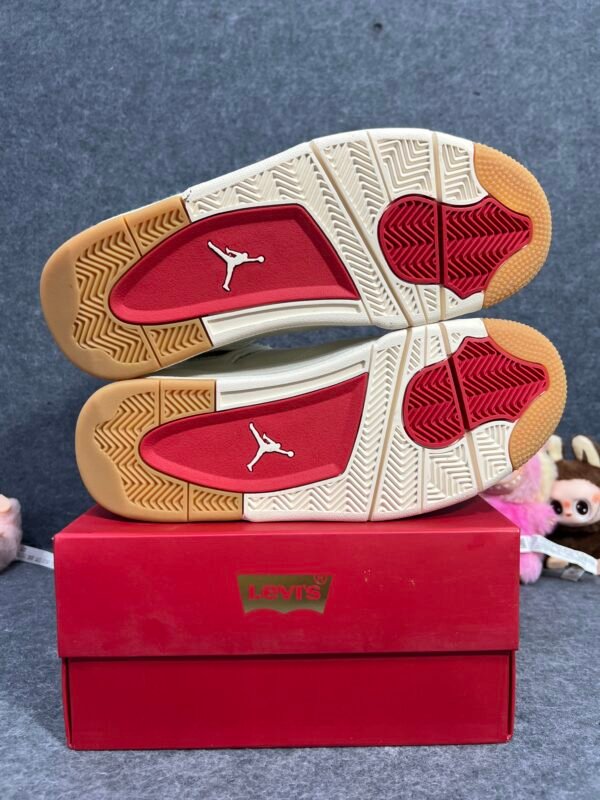 Jordan 4 Retro Levi’s White (Levi’s Tag)