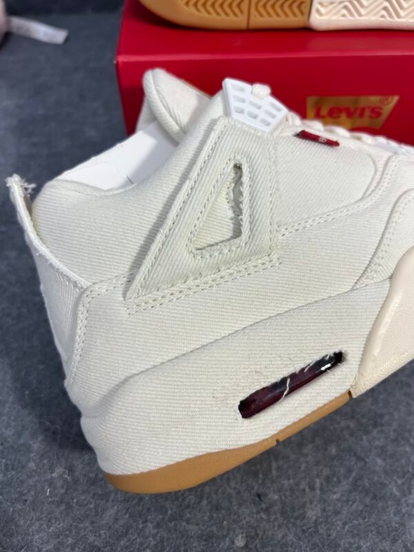 Jordan 4 Retro Levi’s White (Levi’s Tag)