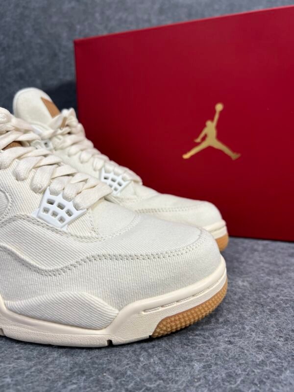 Jordan 4 Retro Levi’s White (Levi’s Tag)