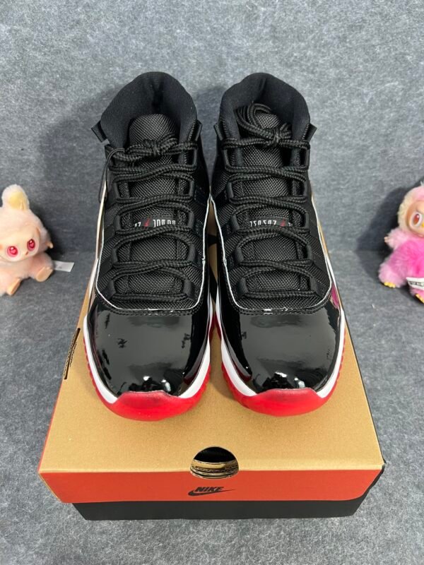 Jordan 11 Retro Playoffs Bred (2019)