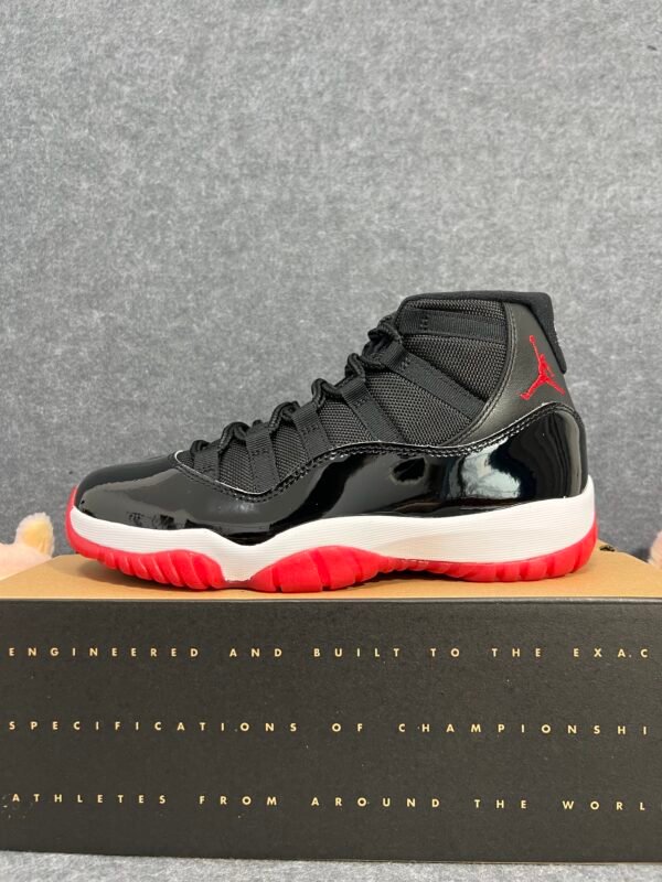 Jordan 11 Retro Playoffs Bred (2019)
