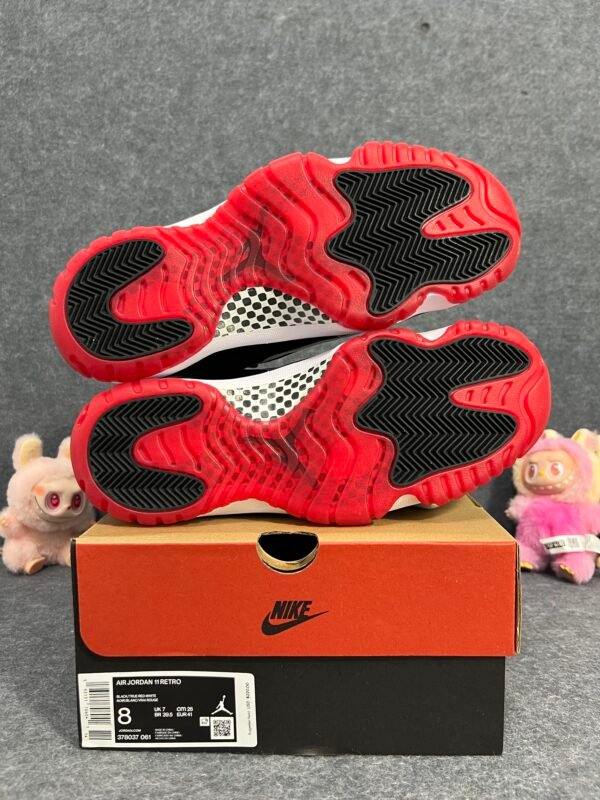 Jordan 11 Retro Playoffs Bred (2019)
