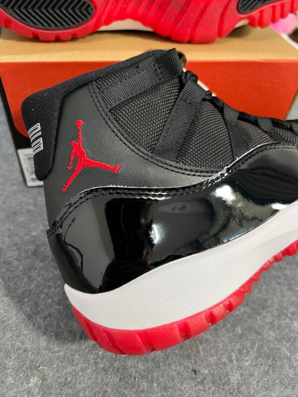 Jordan 11 Retro Playoffs Bred (2019)