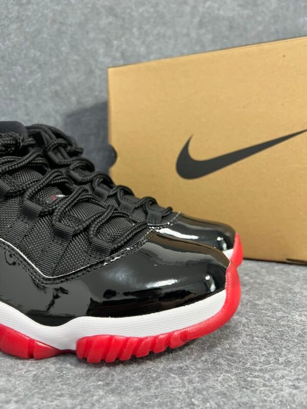 Jordan 11 Retro Playoffs Bred (2019)