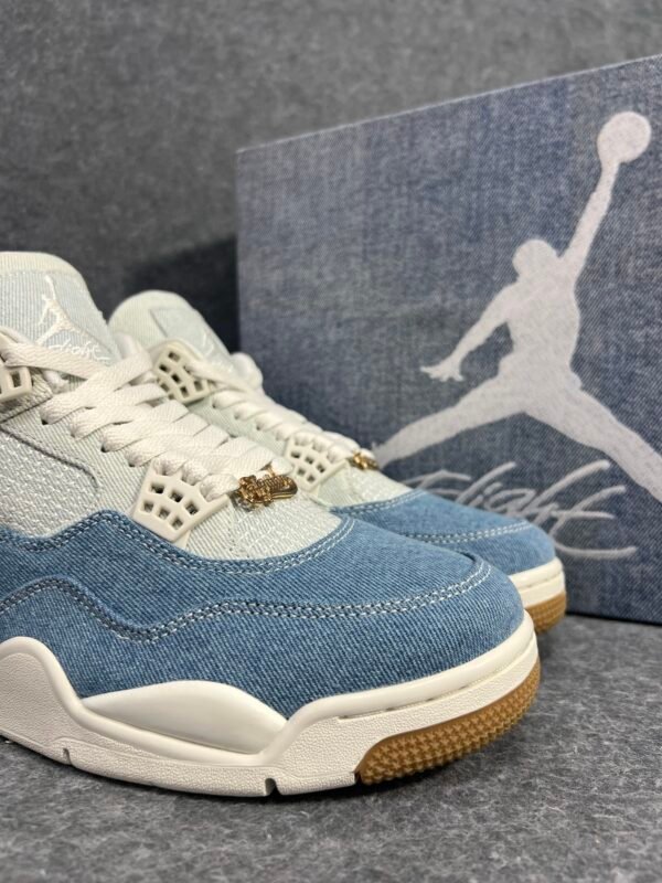 Air Jordan 4