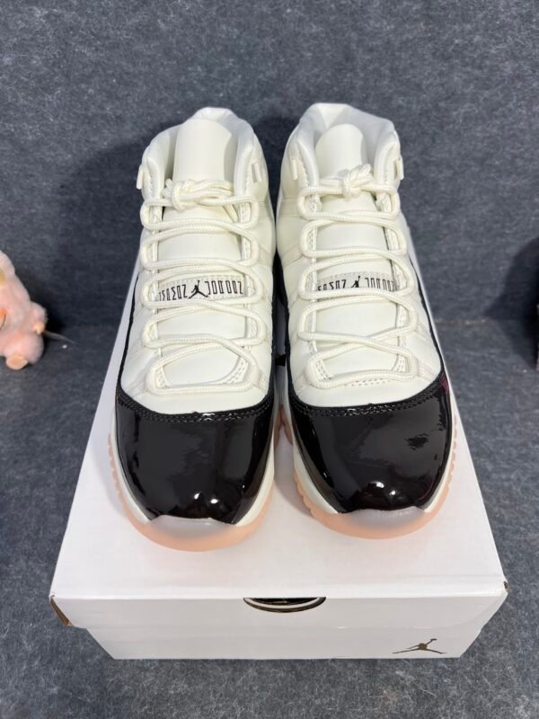 Jordan 11 Retro Neapolitan