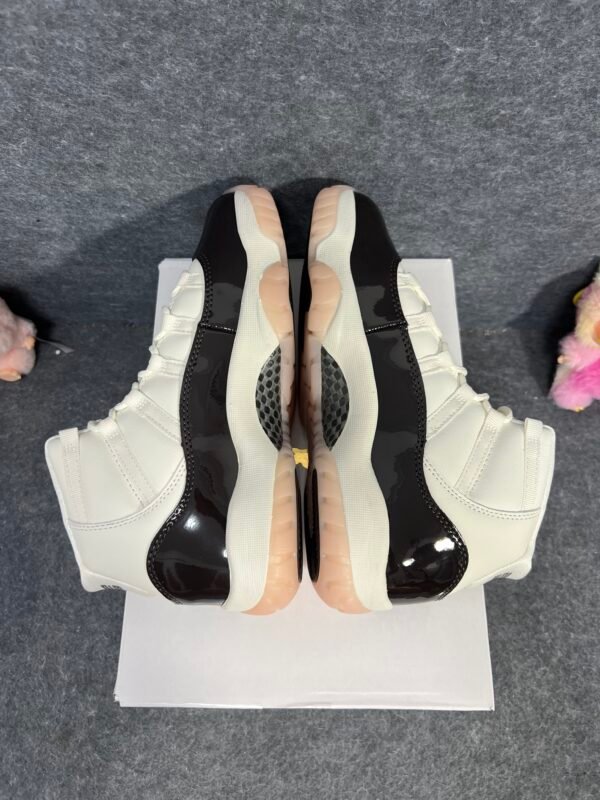 Jordan 11 Retro Neapolitan