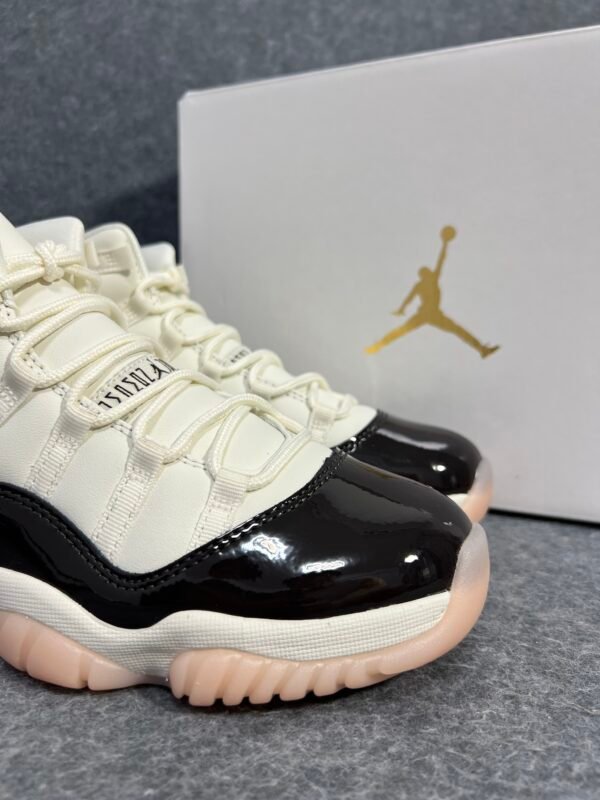 Jordan 11 Retro Neapolitan