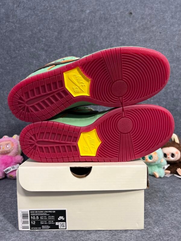 Nike SB Dunk Low Rodeo Tourmaline